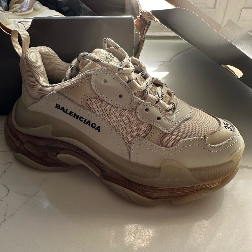 BALENCIAGA WOMEN'S TRIPLE S CLEAR SOLE SNEAKER IN BEIGE size 35 - Picture 6 of 13